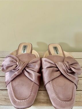 Steve Madden| Rose Pink Bow-Front Slip-On Satin Mules Sz 7